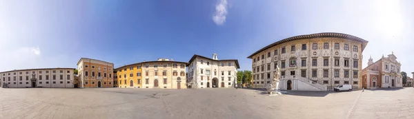 Nádherná budova univerzity na Piazza dei Cavalieri (Palazz — Stock fotografie
