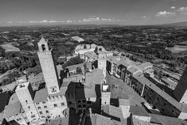 San Gimignano, old medieval typical Tuscan town with residential — Stock Photo, Image