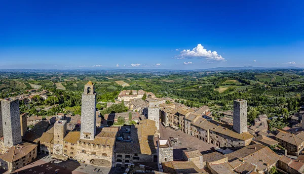 San Gimignano, old medieval typical Tuscan town with residential — Stock Photo, Image