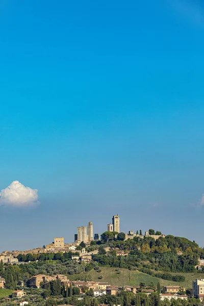 Pohled na San Gimignano, staré středověké Toskánké městečko s res — Stock fotografie