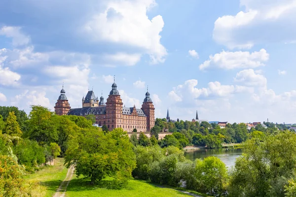 Famoso castillo de la ciudad en Aschaffenburg — Foto de Stock