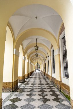 Cadiz Belediye Binası 'ndaki atari salonlarında
