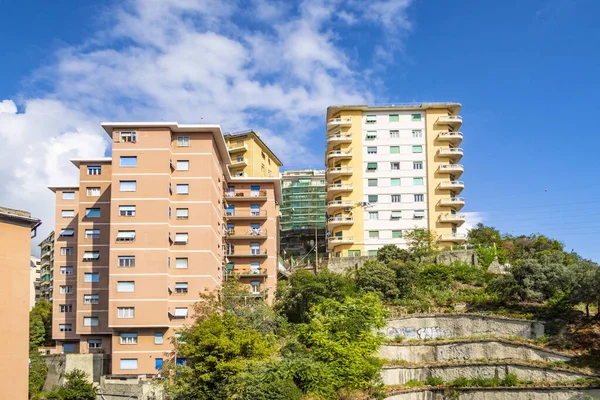 Pittoreschi edifici residenziali del quartiere Castelletto a Gen — Foto Stock