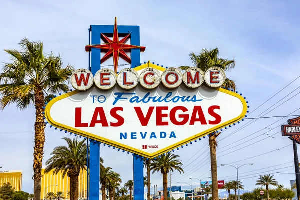 Famoso cartel de Las Vegas en la entrada de la ciudad, detalle durante el día —  Fotos de Stock