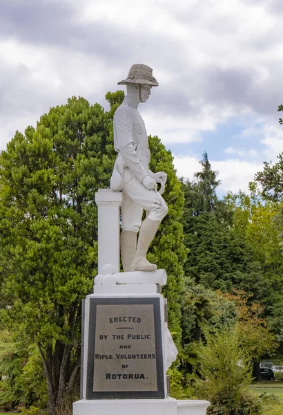 Rotorua Memoriale di guerra sudafricano donato da volontari fucile i — Foto Stock