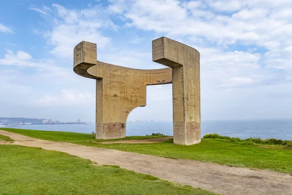 Eulogy to the Horizon är en av de mest kända symbolerna för Gijo — Stockfoto