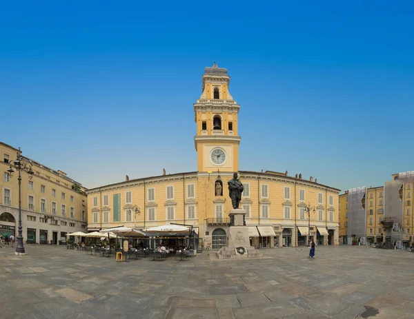 Parma, Itália - Piazza del Duomo com a Catedral e Baptister — Fotografia de Stock