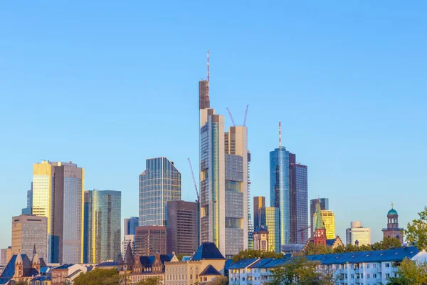 Panoramę Frankfurtu z rzeki głównej — Zdjęcie stockowe