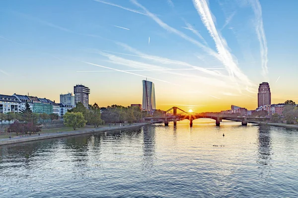 Panoramisch uitzicht op Frankfurt am Main, met nieuw gebouw van de eu — Stockfoto