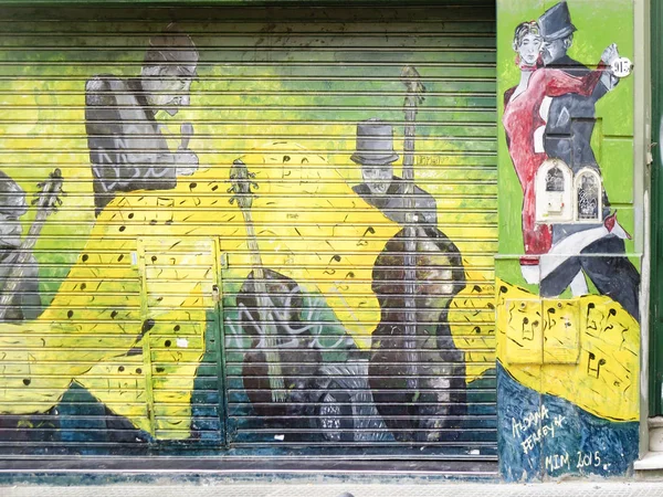 Mural de bailarina de tango con músicos en San Telmo, una parte antigua o — Foto de Stock