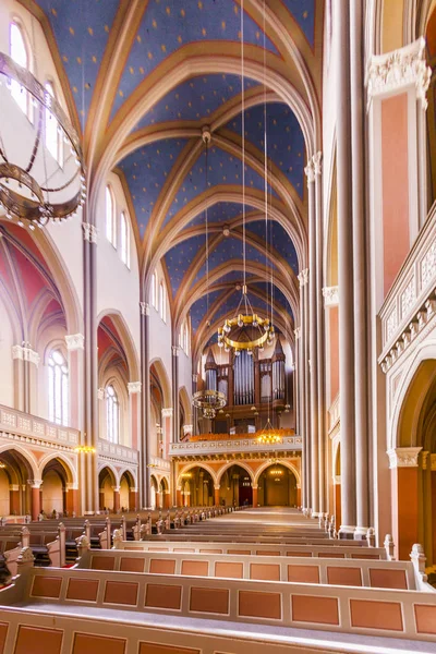 Słynny markt kirche w wiesbaden, cegły w stylu neogotyckim — Zdjęcie stockowe