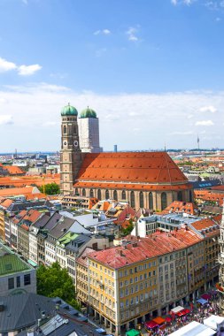 Münih 'in havadan görünüşü: Marienplatz, New Town Hall ve Frauenkir