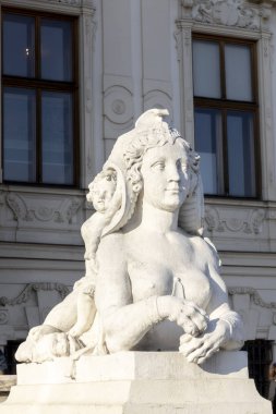 Belvedere 'in önündeki sfenks.