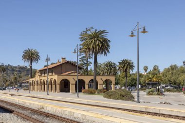 Santa Barbara tren istasyonu Mission tarzında inşa edildi. 