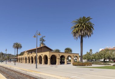 Santa Barbara tren istasyonu Mission tarzında inşa edildi. 