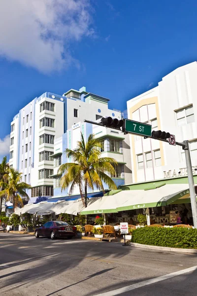 Schöne häuser im art deco-stil im süden miami — Stockfoto