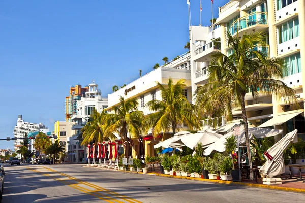 Hermosas casas en estilo Art Deco en el sur de Miami — Foto de Stock