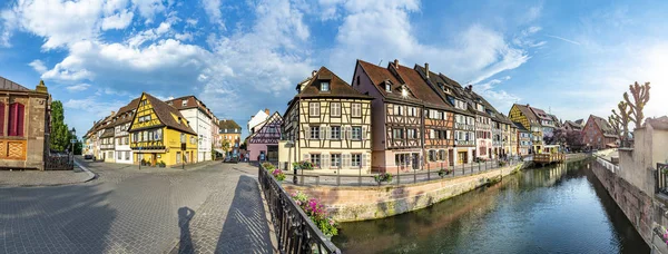 Lilla Venedig i Colmar med vackra Halva timrade hus — Stockfoto