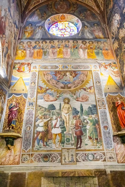 Interiör i kyrkan Santa Maria Assunta i San — Stockfoto