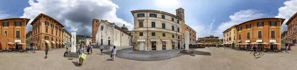 Scenic central market place in Pietrasanta with cathedral — Stock Photo, Image