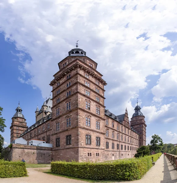 Известный городской замок в Ашаффенбурге — стоковое фото