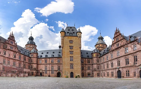 Słynny Zamek miejski w Aschaffenburg — Zdjęcie stockowe