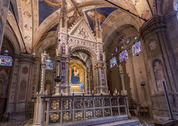 Innenraum der Kirche von Orsanmichele, mit dem Andrea Orcagna ' — Stockfoto