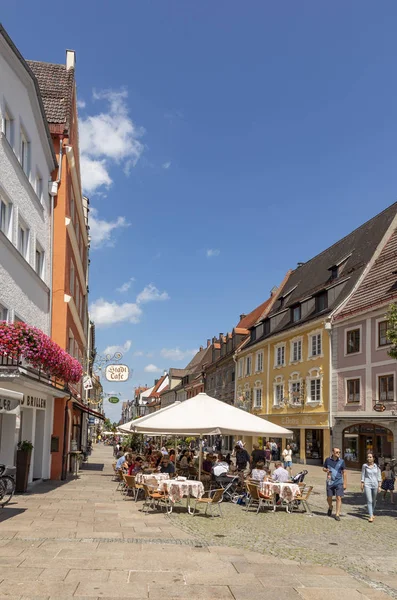 People enjoy visiting the central part of the historic town of F — Stock Photo, Image