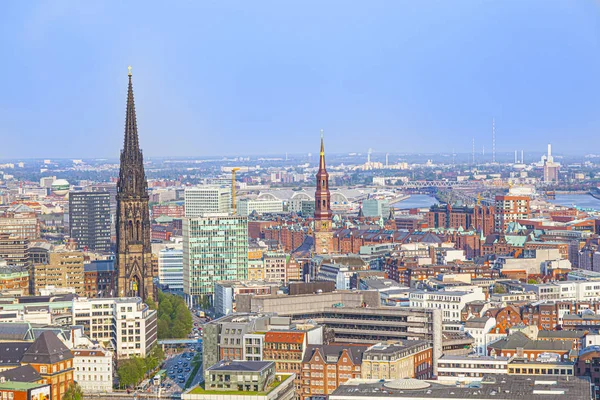 Cityscape of Hamburg fra det berømte tårnet Michaelis – stockfoto