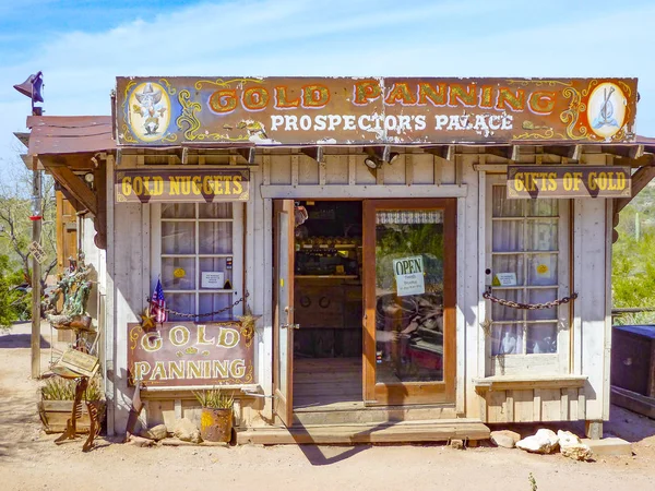 Una vieja tienda en Goldfield Ghost town, EE.UU. De vuelta en 1he 1890s Gold — Foto de Stock