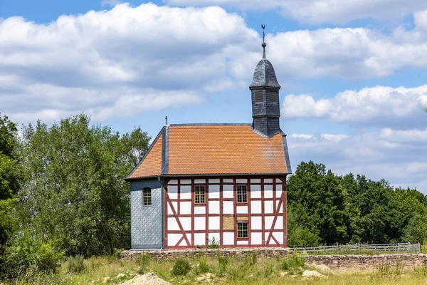 Vecchia chiesa a graticcio all'Hessenpark Open-Air Museum — Foto Stock