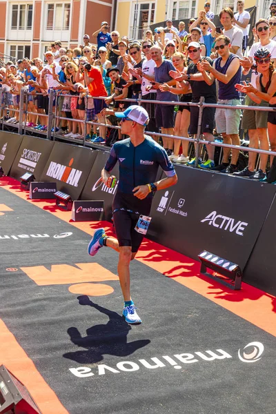 El atleta TOBIAS DRACHLER finaliza su carrera en Frankfurt Ironman —  Fotos de Stock