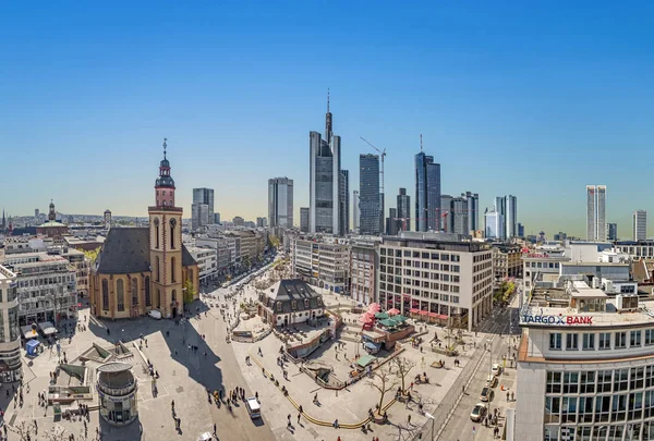 Widok na panoramę Frankfurtu hauptwache oraz drapacz chmur — Zdjęcie stockowe