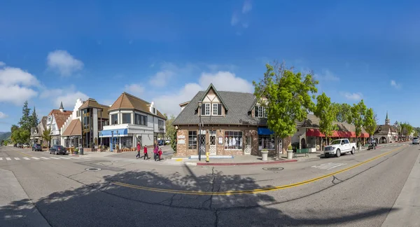 Rua principal velha no centro histórico de Solvang, vale de Santa Ynez — Fotografia de Stock