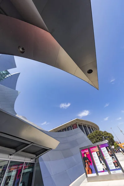 Walt Disney konserthus designad av arkitekten Frank Gehry, är h — Stockfoto
