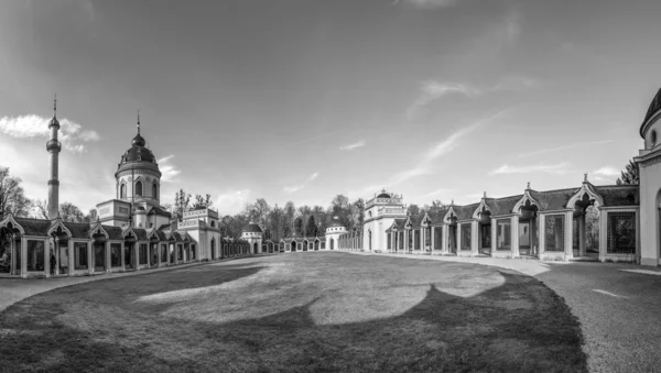 Mosque in Schwetzingen Palace gardens — Stockfoto