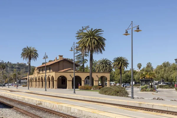 Santa Barbara tågstation byggd i Mission stil — Stockfoto