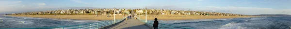 Scenic pier at Manhattan Beach near Los Angeles in sunset — Stock Photo, Image