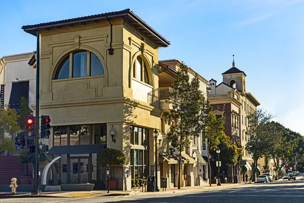 Cidade velha cênica de San Luis Obispo com rua comercial em histo — Fotografia de Stock