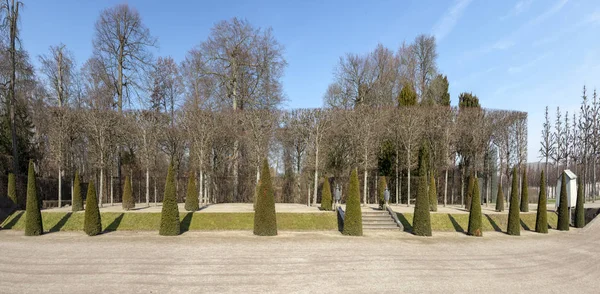 Famoso palácio em Schwetzingen Palace jardins. É o maior — Fotografia de Stock