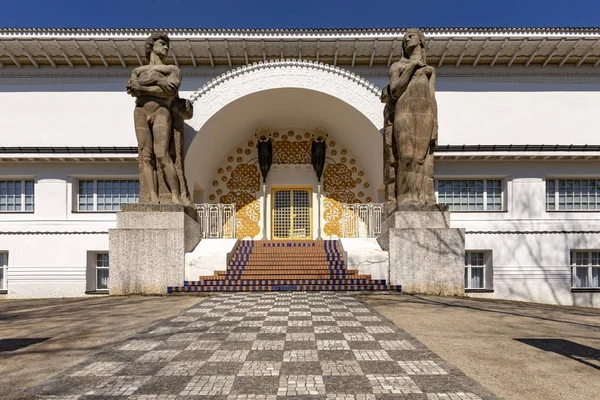 Bejárat az Ernst-Ludwig House a Mathildenhoehe Da — Stock Fotó