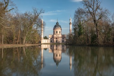 Schwetzingen Sarayı bahçelerindeki camii