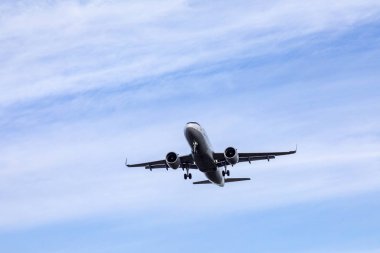 Frankfurt uluslararası havaalanına uçak iniyor.