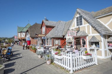 Solvang 'daki eski ana cadde şehir merkezi, Santa Ynez Vadisi 
