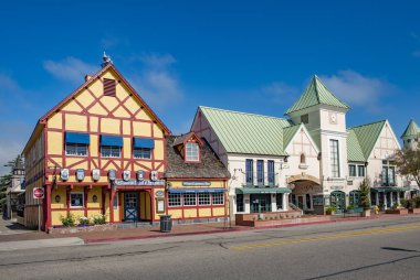 Solvang 'daki eski ana cadde şehir merkezi, Santa Ynez Vadisi 