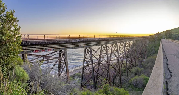 Starý železniční most poblíž Goleta na dálnici č. 1 v Kalifornii, nás — Stock fotografie