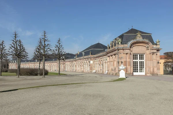 Schwetzingen Sarayı bahçelerindeki sarayda portakallar. Bu la. — Stok fotoğraf