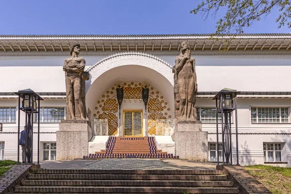 Entrance to the Ernst-Ludwig House at the mathildenhoehe  in Dar — Stock Photo, Image