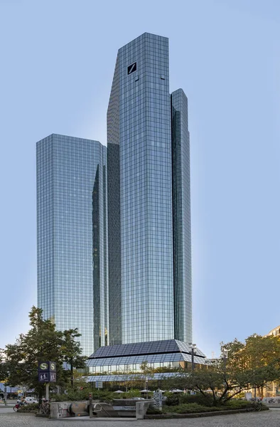 Wolkenkrabbers van Deutsche Bank in Frankfurt — Stockfoto