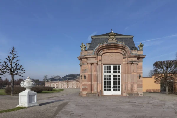 Schwetzingen Sarayı bahçelerindeki sarayda portakallar. Bu la. — Stok fotoğraf